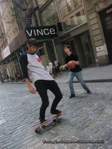 Working The Cobblestone © Mark Fisher NYC1-4589